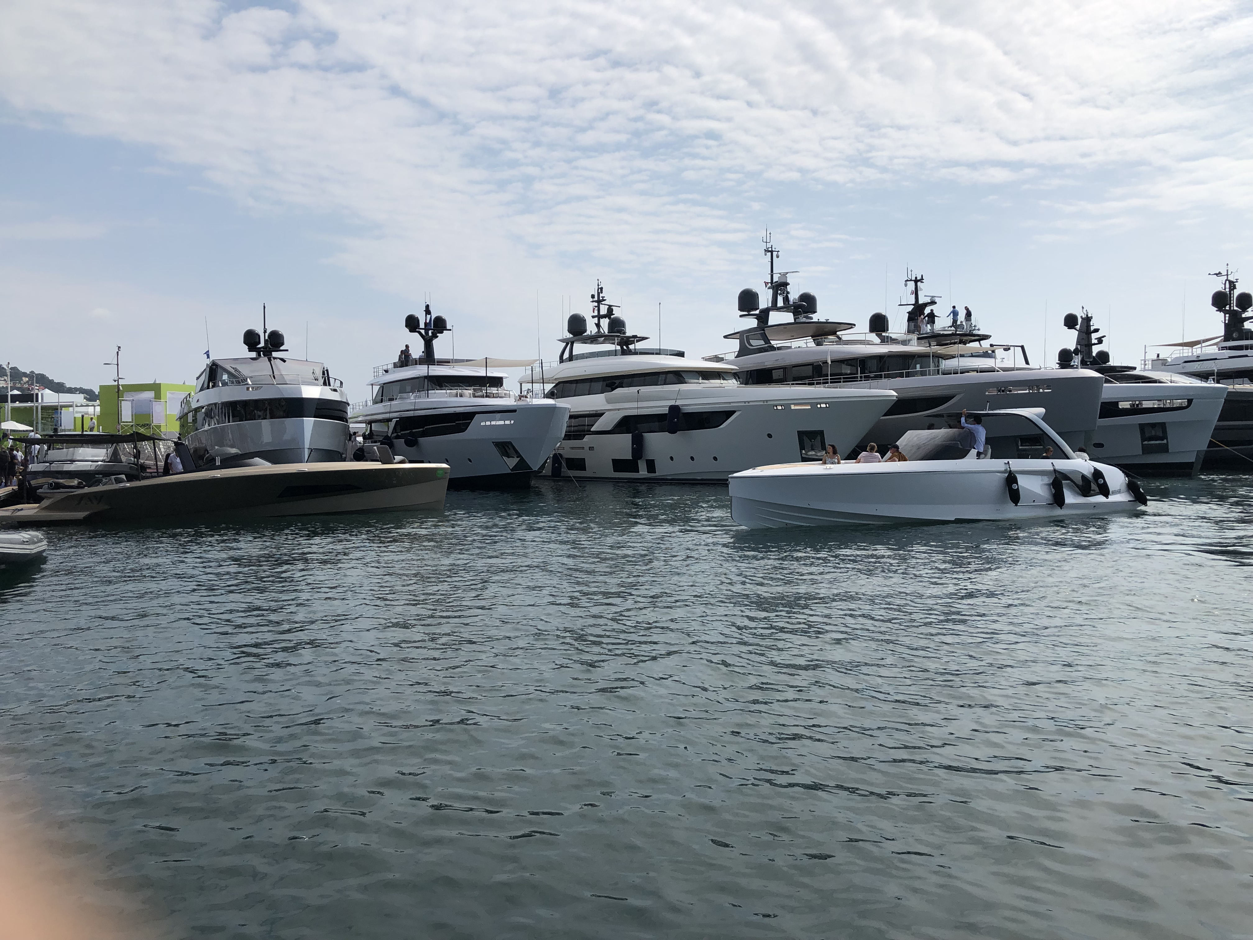 Superyacht Magazine current issue cover